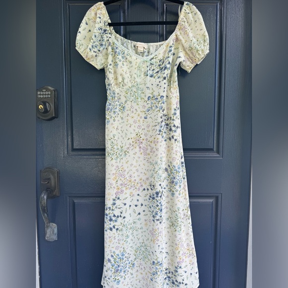 Monseu Dresses & Skirts - Chic Floral Midi Dress with Puff Sleeves